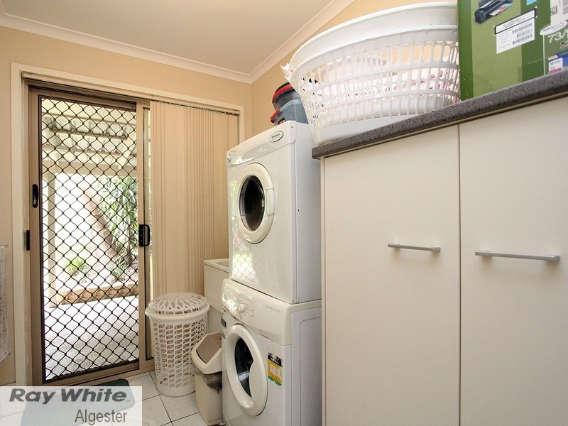 11 Conifer Street, Hillcrest QLD 4118