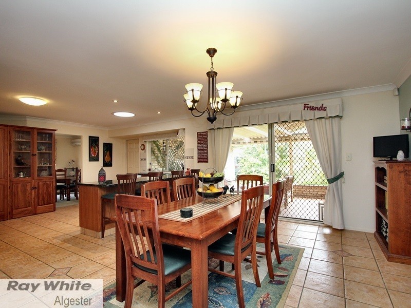 8 Torrens Place, Parkinson QLD 4115