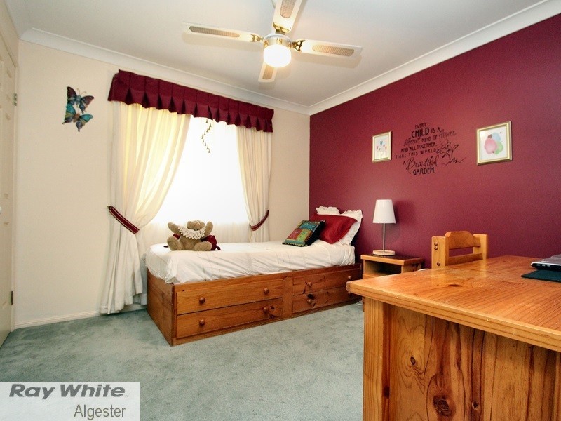 8 Torrens Place, Parkinson QLD 4115