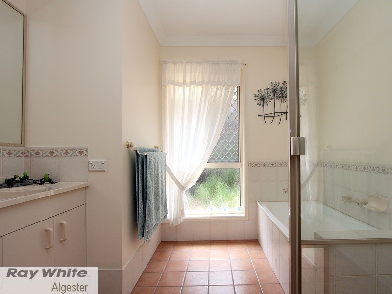 8 Torrens Place, Parkinson QLD 4115