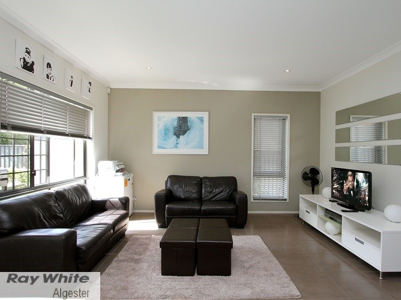 2 Coneybeer Place, Eight Mile Plains QLD 4113