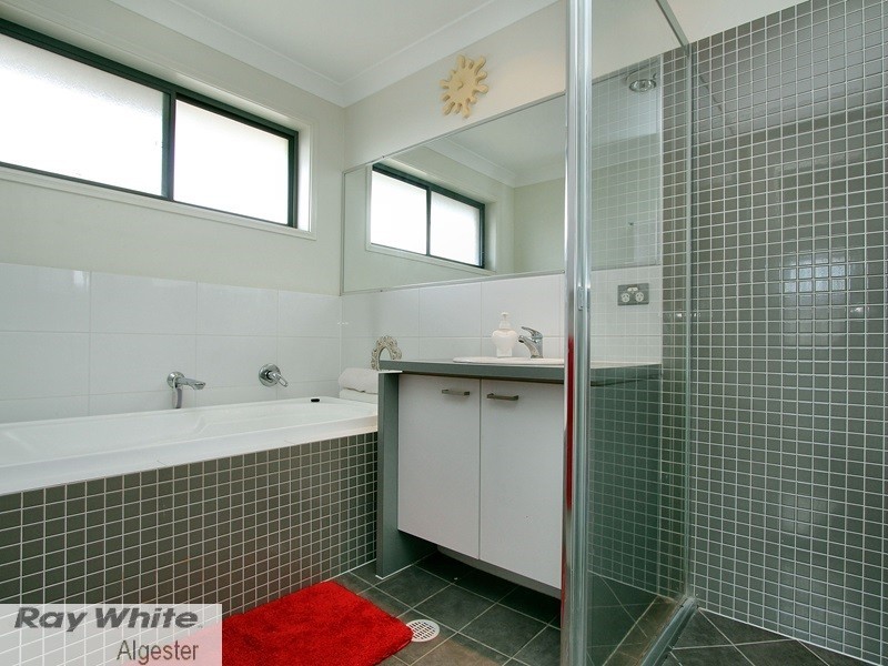 2 Coneybeer Place, Eight Mile Plains QLD 4113