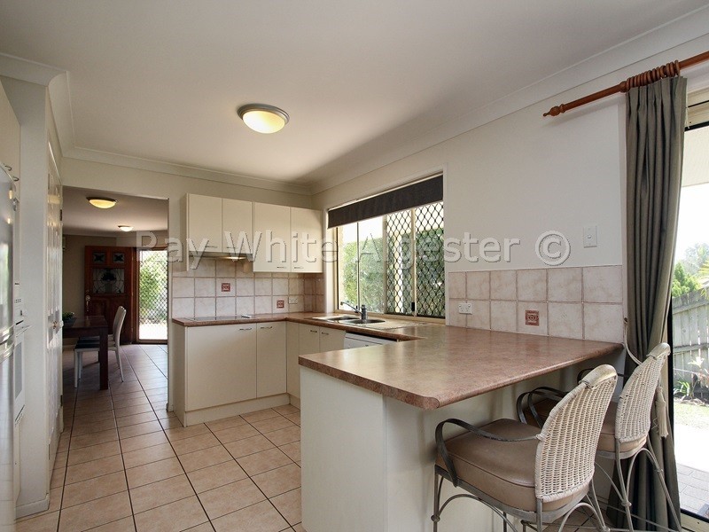 14 Scarlet Oak Place, Calamvale QLD 4116