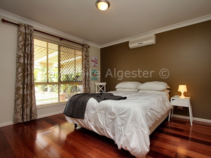 14 Scarlet Oak Place, Calamvale QLD 4116