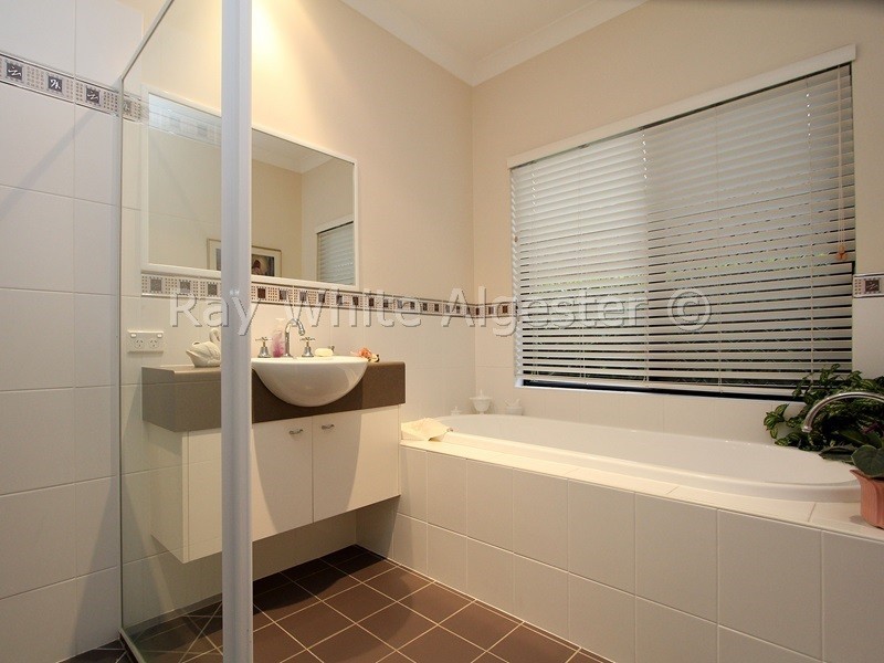 15 Watarrka Drive, Parkinson QLD 4115