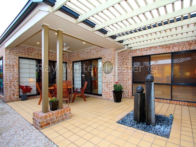 15 Watarrka Drive, Parkinson QLD 4115