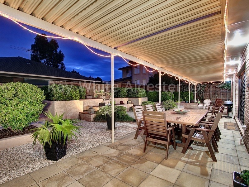 15 Watarrka Drive, Parkinson QLD 4115