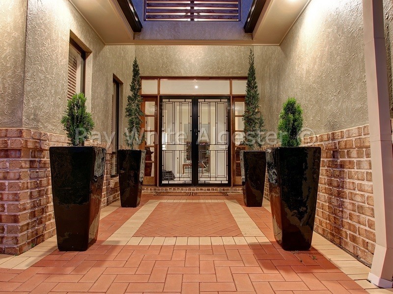 15 Watarrka Drive, Parkinson QLD 4115