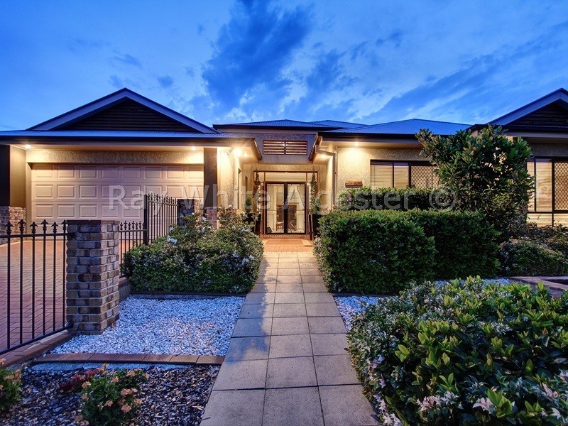 15 Watarrka Drive, Parkinson QLD 4115