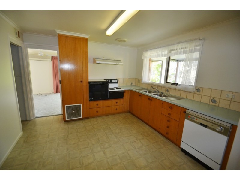 44 Hanley Cres, Seymour VIC 3660