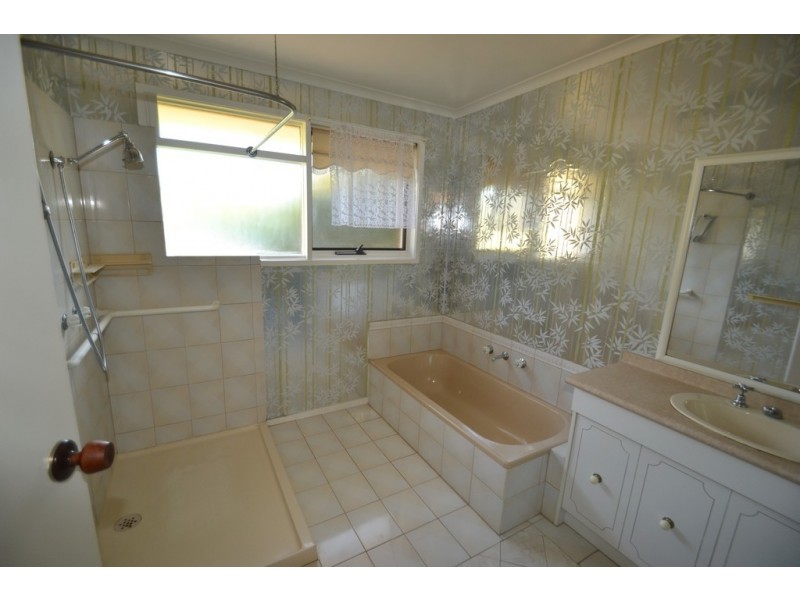 44 Hanley Cres, Seymour VIC 3660