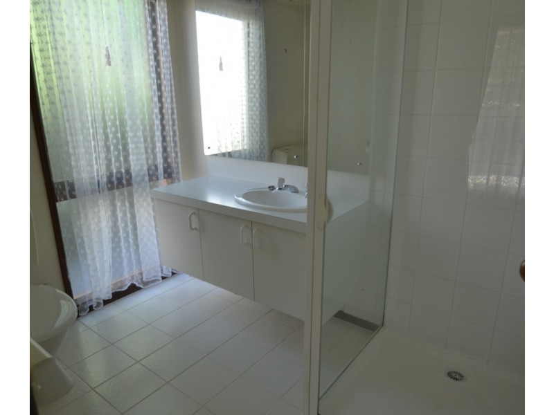 9 Heffey Court, Seymour VIC 3660