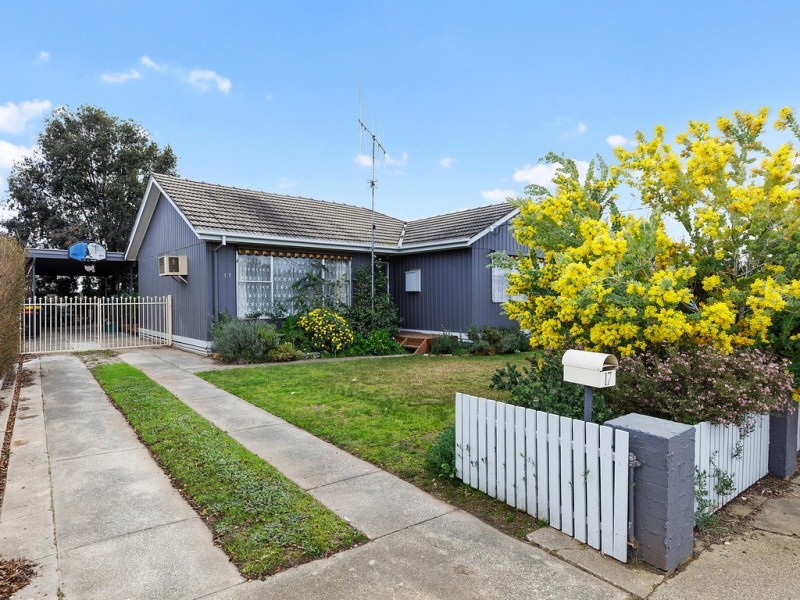 17 Howe Street, Seymour VIC 3660