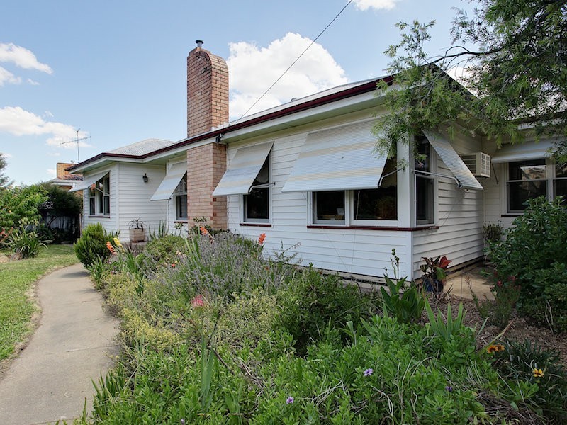 10 Mansfield Rd, Euroa VIC 3666