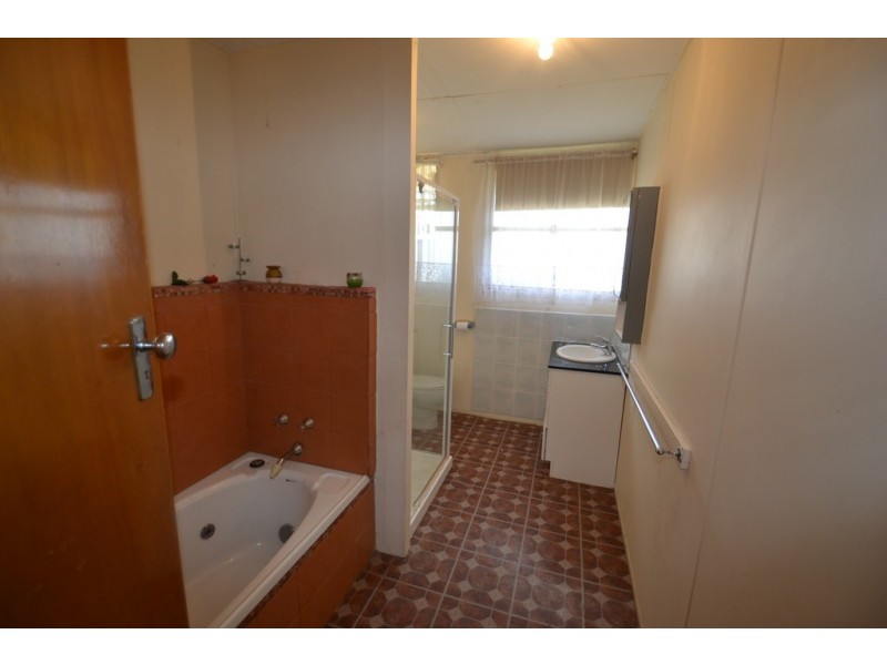 47 Sinclair Cres, Seymour VIC 3660