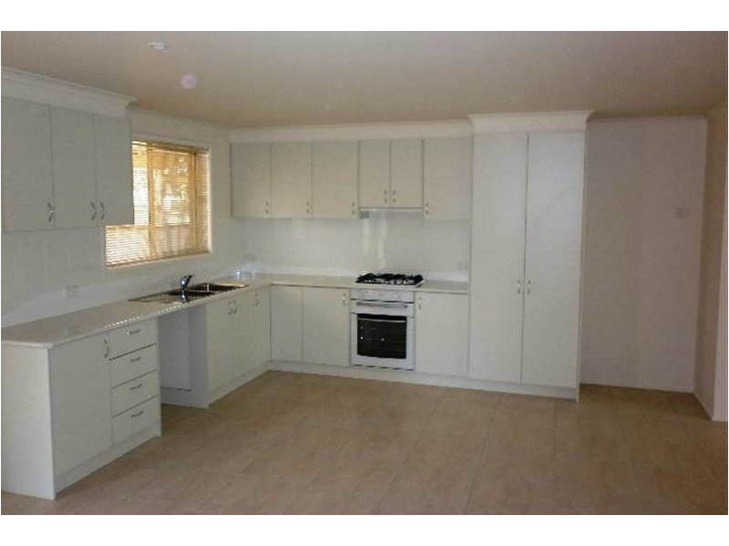 8 Kennedy Court, Seymour VIC 3660