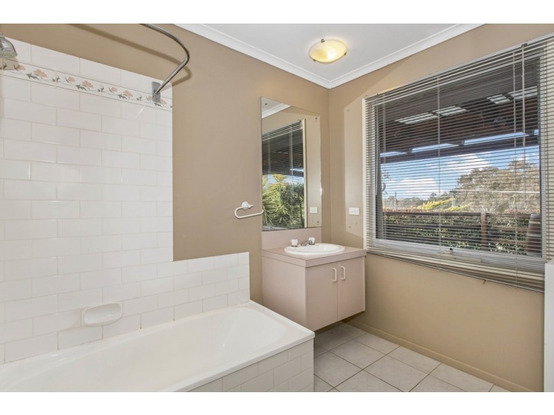 21-23 Hanley Crescent, Seymour VIC 3660