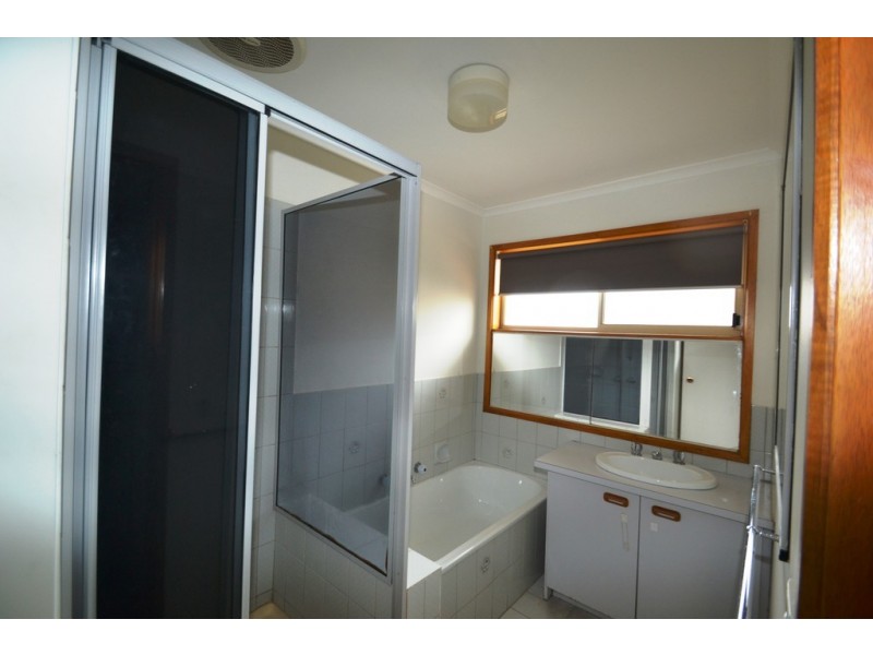 1/2 Parry Street, Seymour VIC 3660