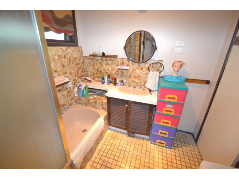 1 Rose Avenue, Seymour VIC 3660