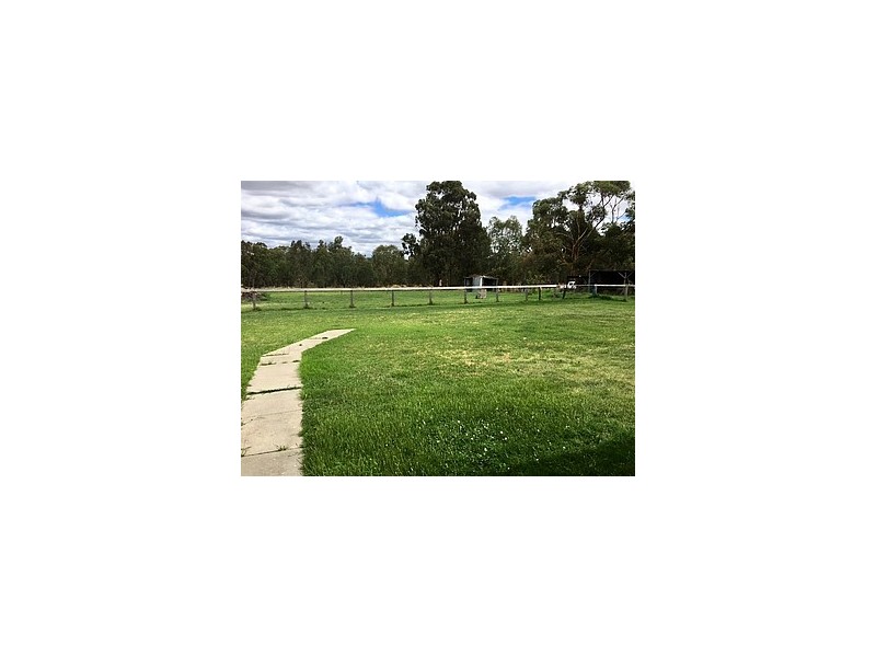 210 Highlands Road, Seymour VIC 3660