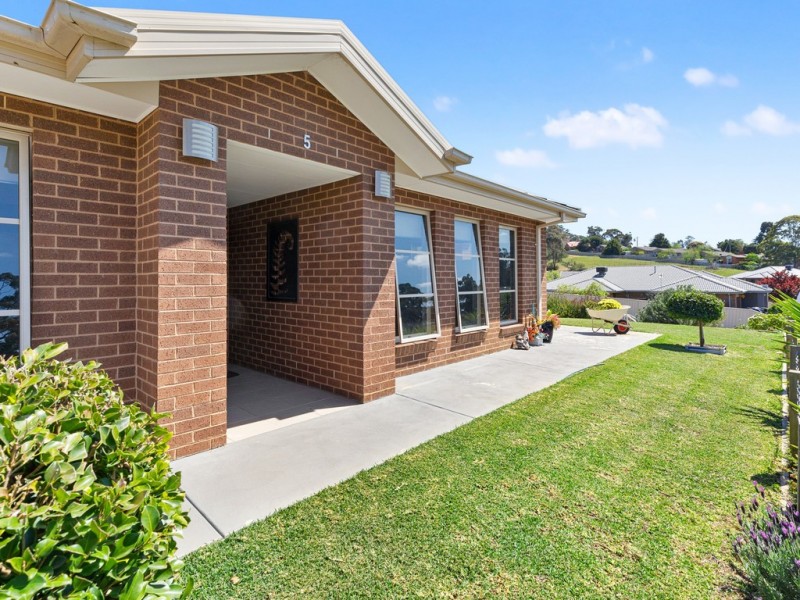 5 Lightwood Avenue, Seymour VIC 3660