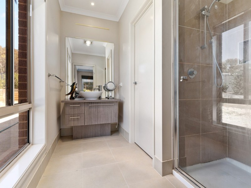 5 Lightwood Avenue, Seymour VIC 3660