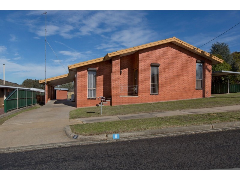 9 Priestley Crescent, Seymour VIC 3660