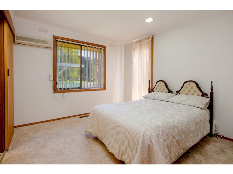 9 Priestley Crescent, Seymour VIC 3660