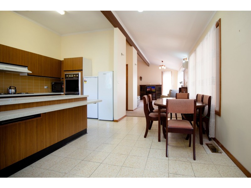 9 Priestley Crescent, Seymour VIC 3660