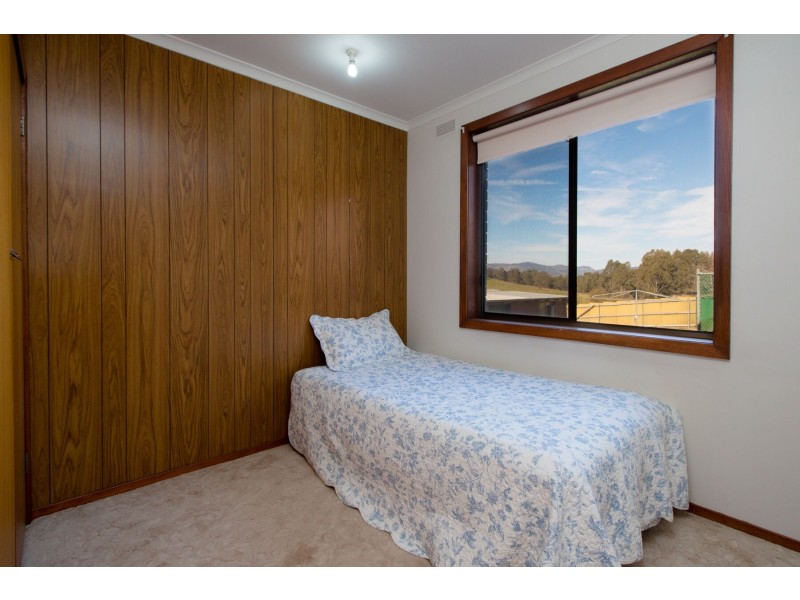 9 Priestley Crescent, Seymour VIC 3660