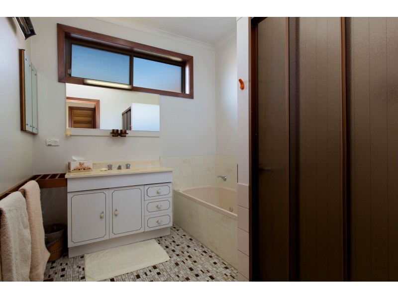 9 Priestley Crescent, Seymour VIC 3660