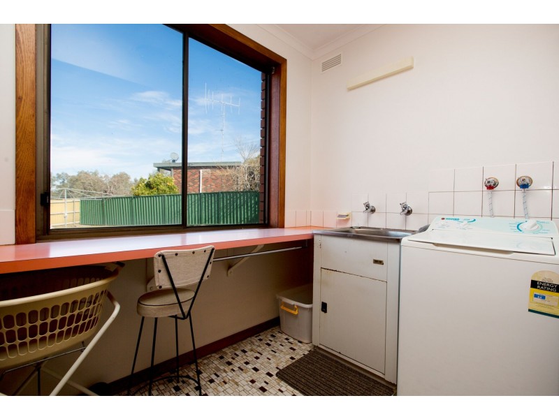 9 Priestley Crescent, Seymour VIC 3660