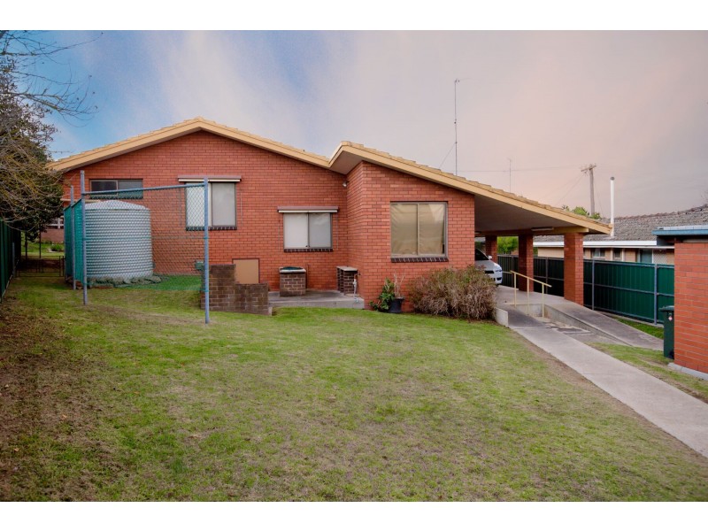 9 Priestley Crescent, Seymour VIC 3660