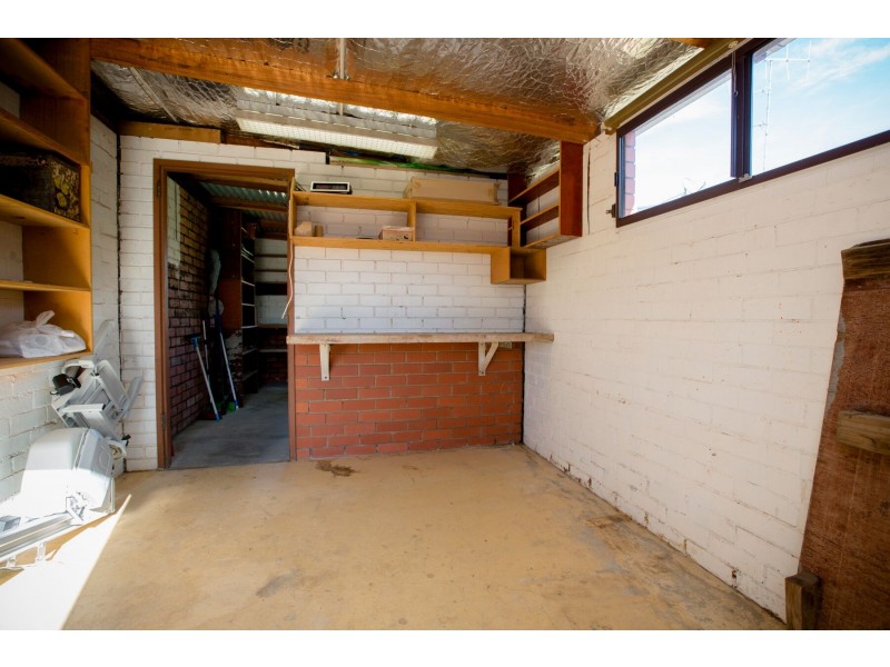 9 Priestley Crescent, Seymour VIC 3660