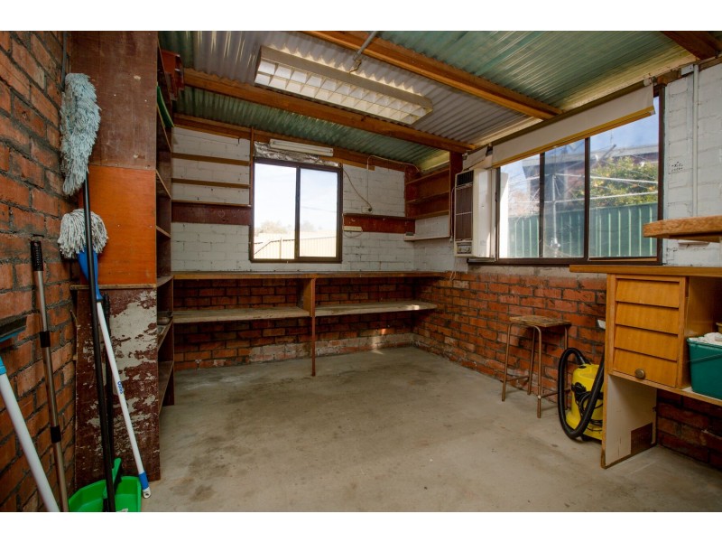 9 Priestley Crescent, Seymour VIC 3660