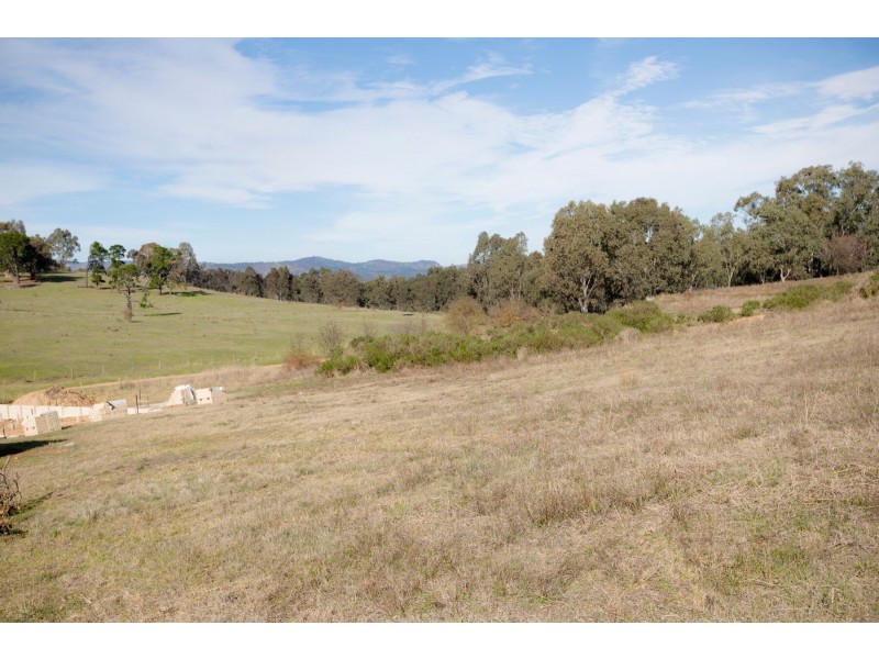 9 Priestley Crescent, Seymour VIC 3660