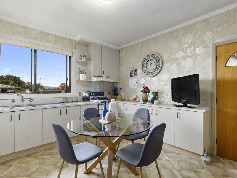 5 Chisholm Crescent, Seymour VIC 3660