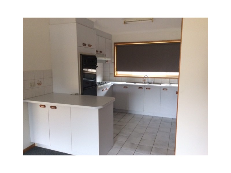 1/2 Parry St, Seymour VIC 3660