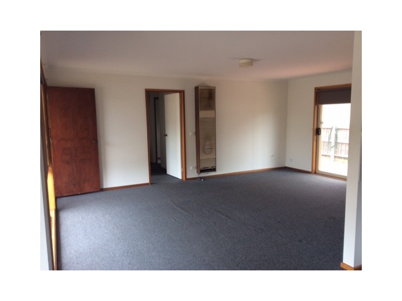 1/2 Parry St, Seymour VIC 3660