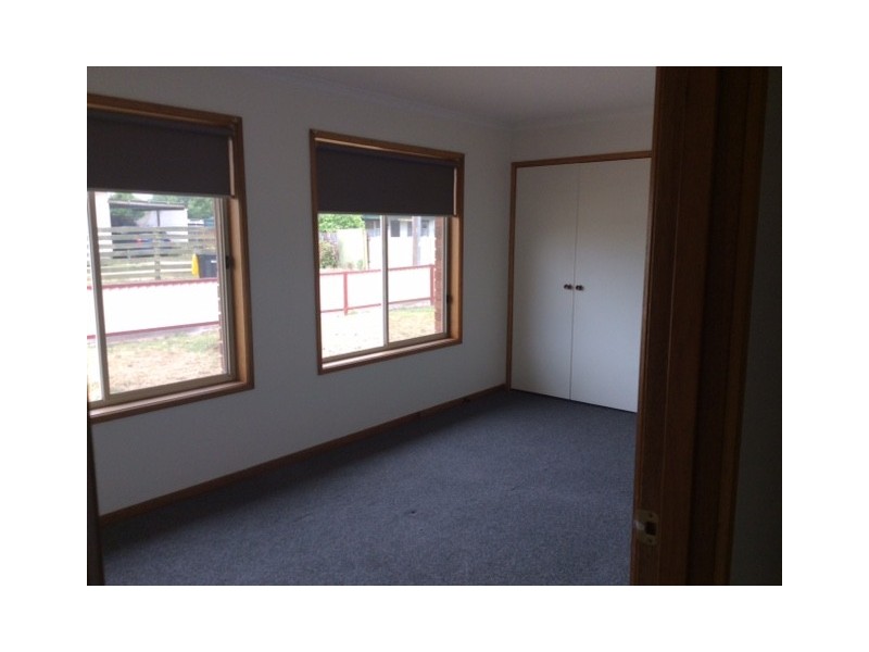 1/2 Parry St, Seymour VIC 3660