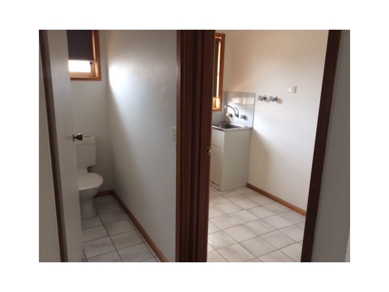 1/2 Parry St, Seymour VIC 3660