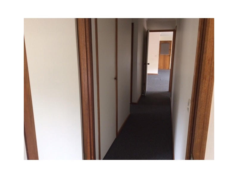 1/2 Parry St, Seymour VIC 3660