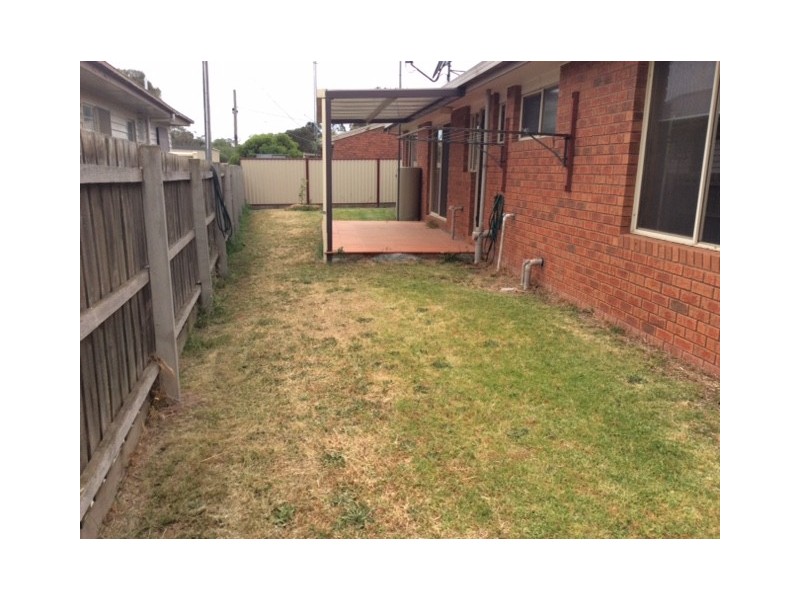 1/2 Parry St, Seymour VIC 3660