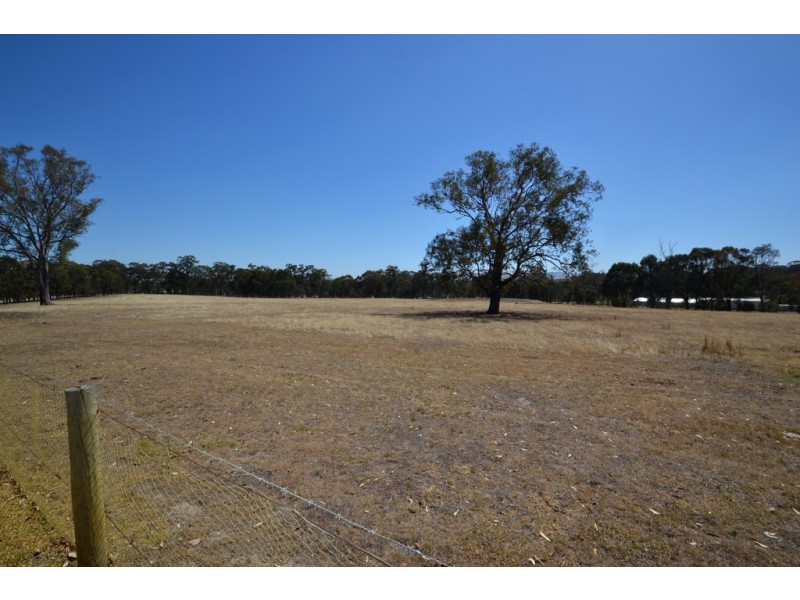 330 Kobyboyn Road, Whiteheads Creek VIC 3660
