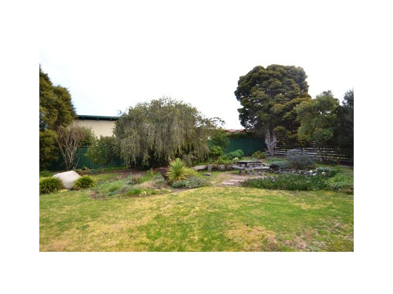 11 Priestley Cres, Seymour VIC 3660