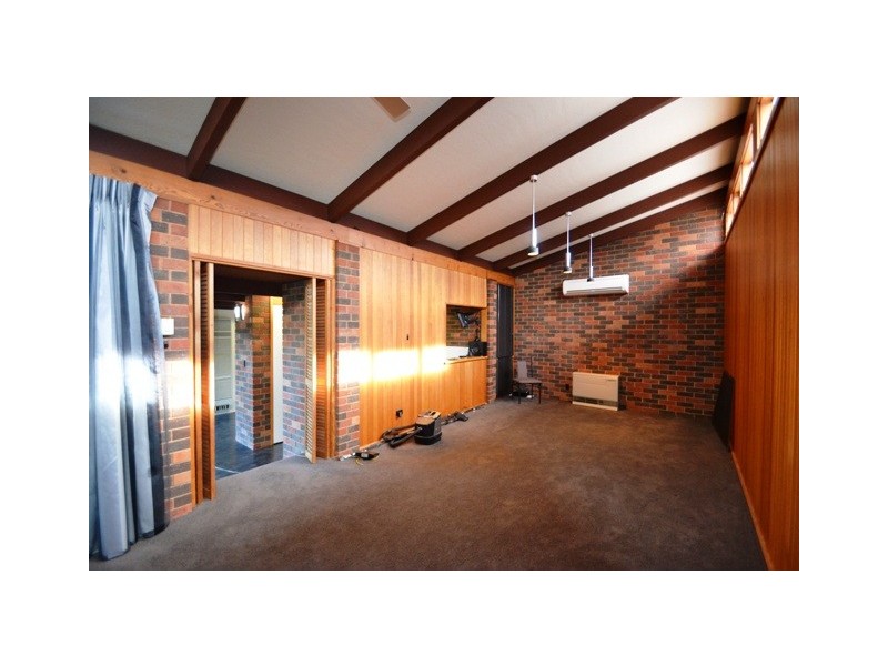 11 Priestley Cres, Seymour VIC 3660