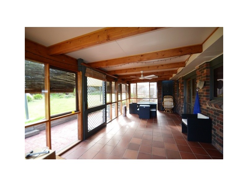 11 Priestley Cres, Seymour VIC 3660