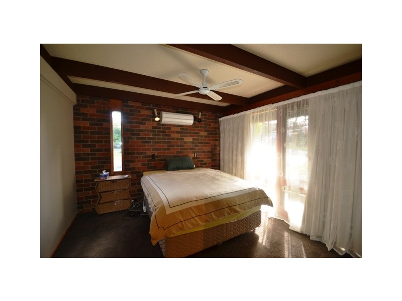 11 Priestley Cres, Seymour VIC 3660