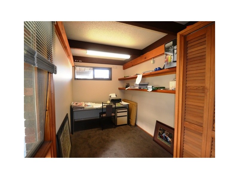 11 Priestley Cres, Seymour VIC 3660