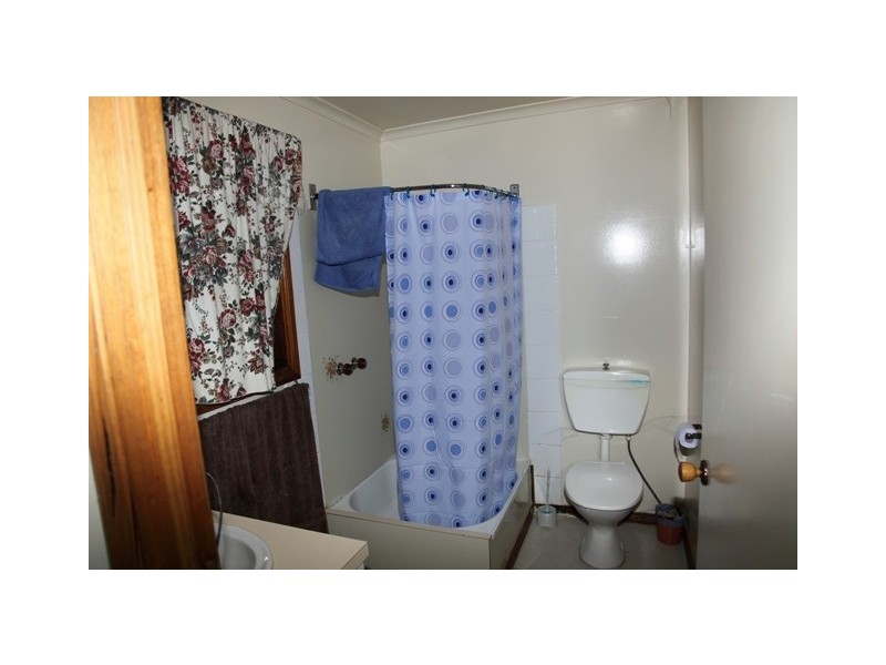 Unit 1/23 Bank, Avenel VIC 3664